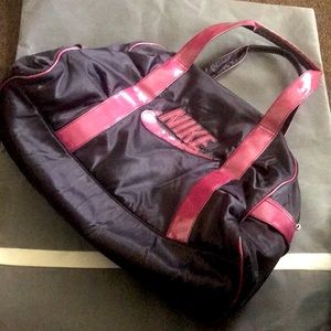 NIKE BAG/pink trim, pink interior. Needs washing